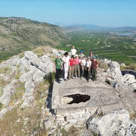 2025. Foto di Gruppo sulla sommità della collina